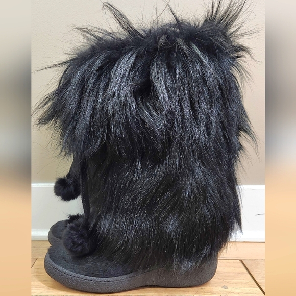 Pajar Black Goat Fur Pom Pom Boots Women's sz. 37/ 6.5 New - Picture 2 of 7